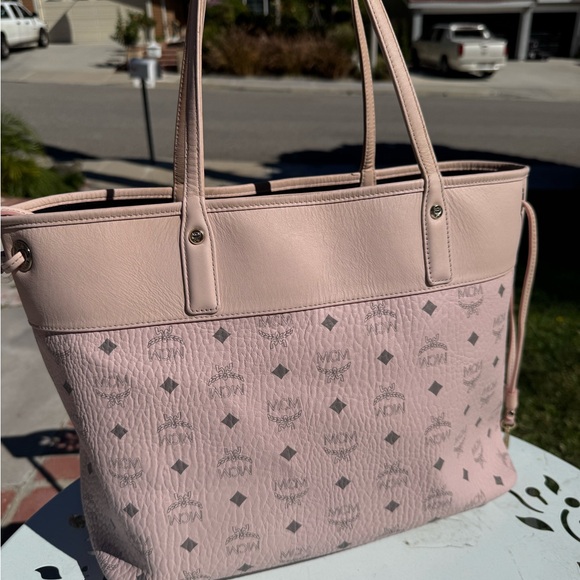 MCM Visetos Aren Medium Shopper Tote set with pouch powder light pink - Picture 8 of 11